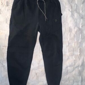 Mens Nike Sportswear Tech Fleece Joggers
Black/Black | S |